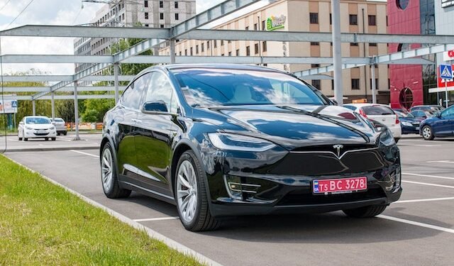 Does tesla stop charging when full?