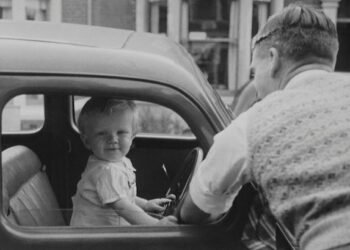 How to Adjust Nuna's Car Seat Straps?