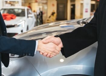 How Much Does a Luxury Car Salesman Make?