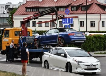 How To Tow A Car Long Distance?
